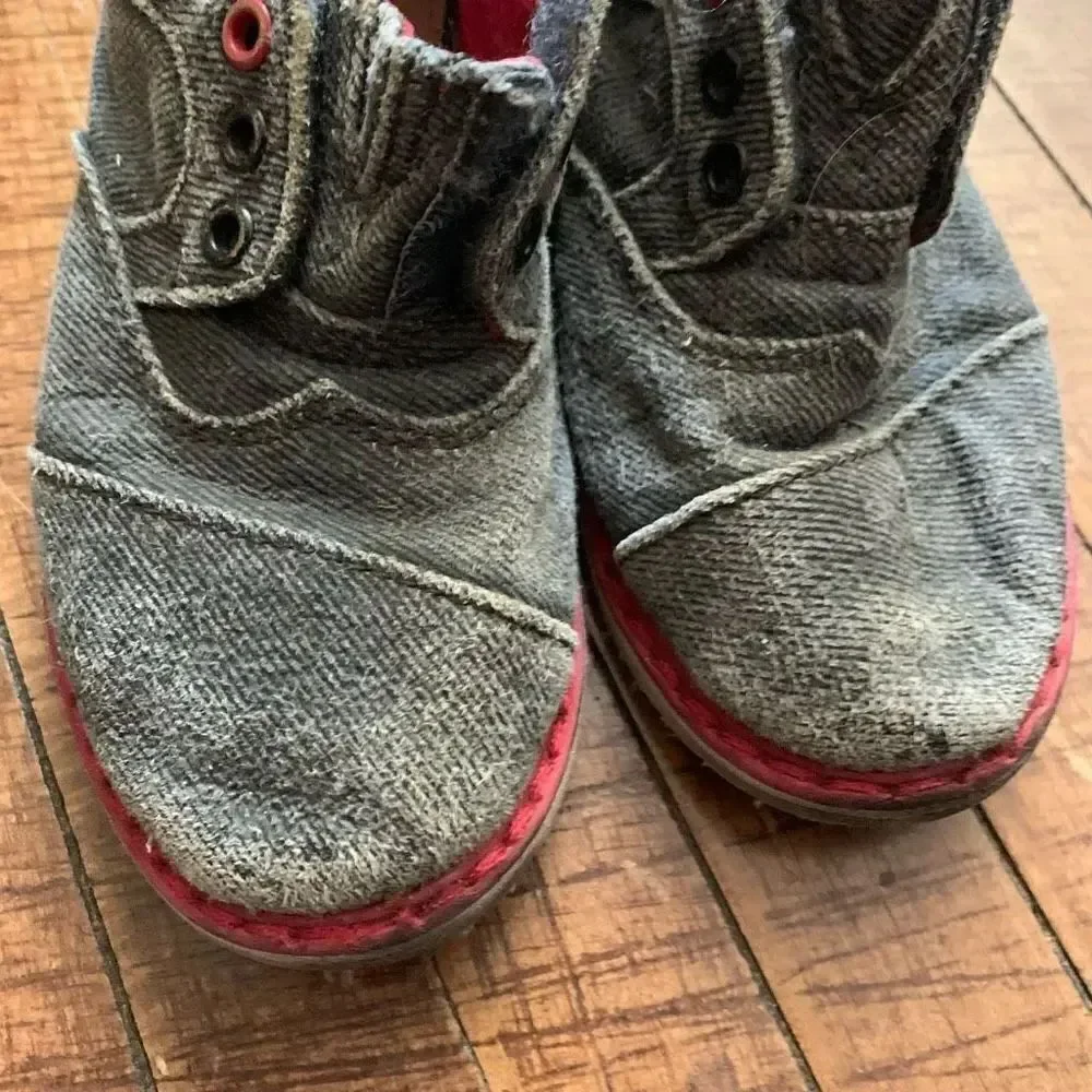 Tom’s toddler 8 worn denim dapper slip on shoes